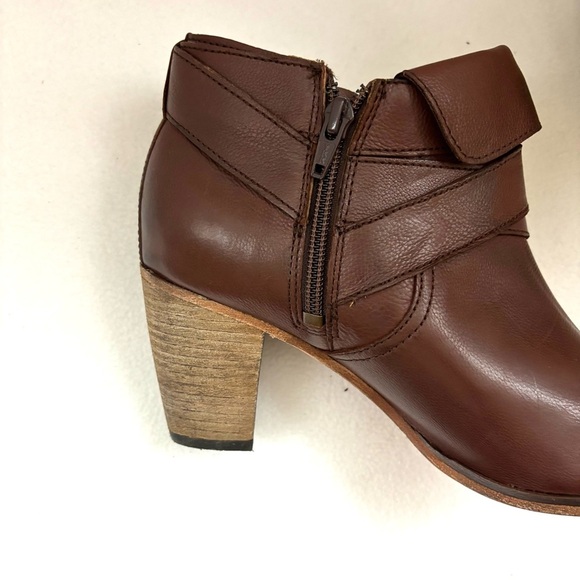 Johnston & Murphy Brown Leather Crafted Zip Block Wood Heel Ankle Bootie Size 10 - Picture 6 of 14